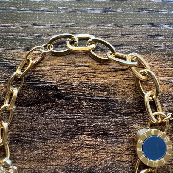 Elegant 18 Kt Gold Plated Chain Bracelet with Disc Accent - Picture 4 of 8